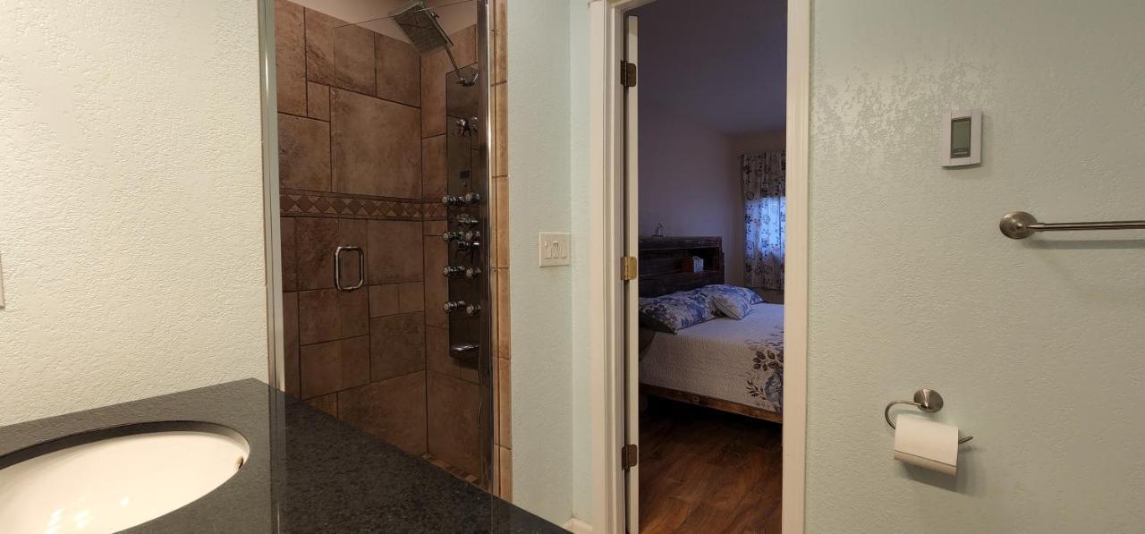 Trinity Escapes - Two Bedroom Two Bathroom Full Apartment Near Airport Anchorage Zewnętrze zdjęcie